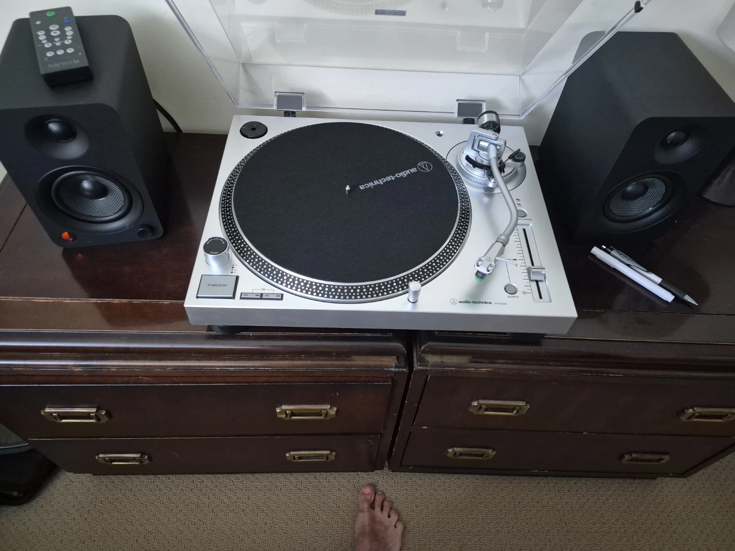 Turntable and speakers - photo 2