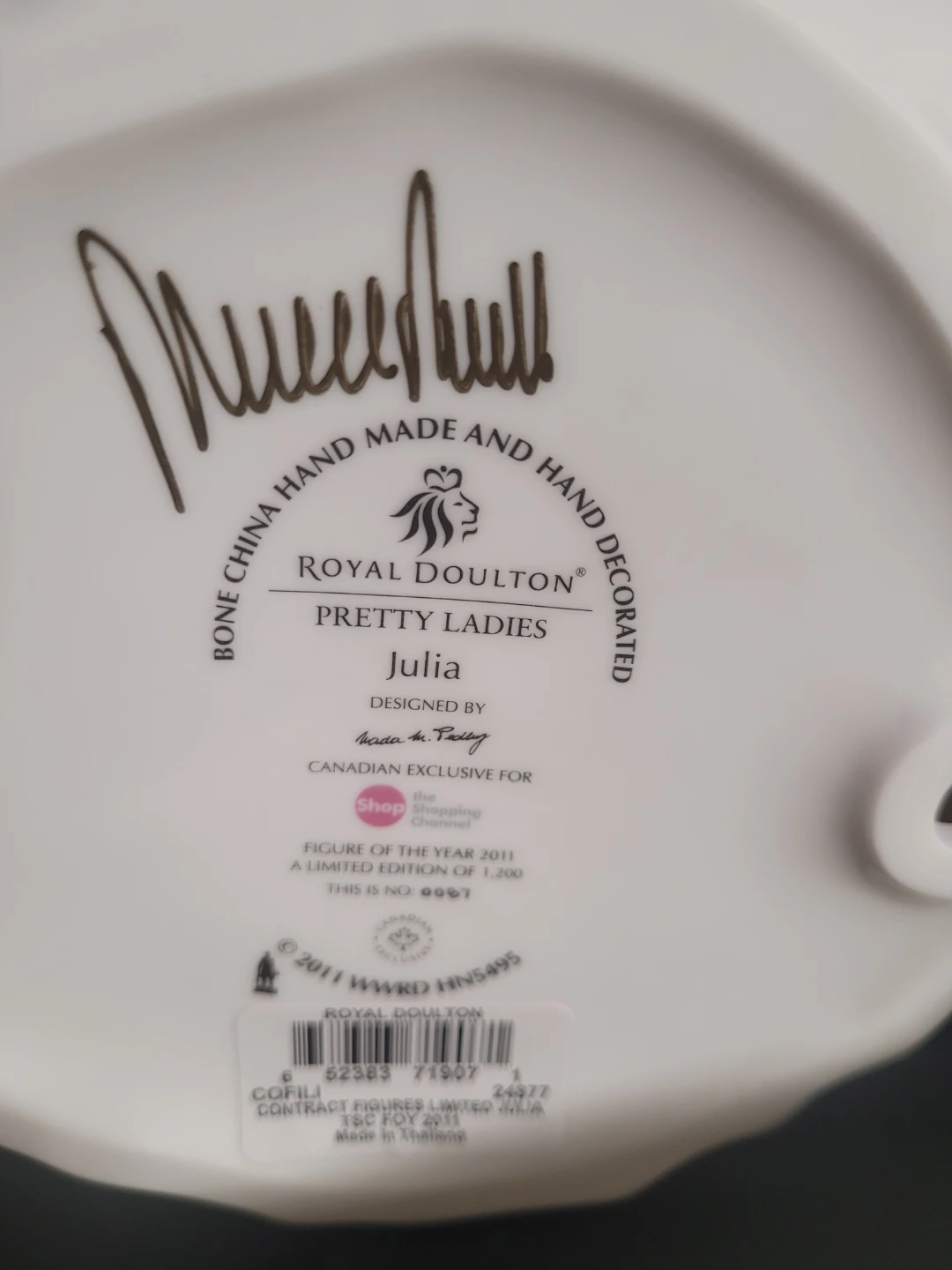 Royal Doulton Pretty Ladies Julia Figurine 2011 - photo 3
