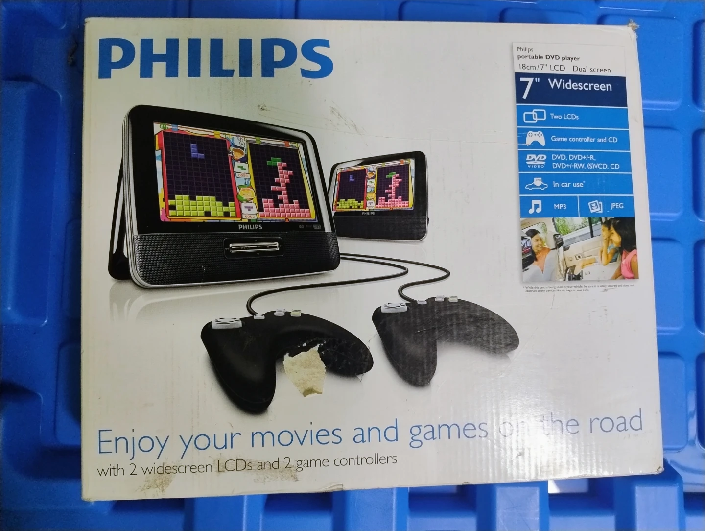 Philips Portable DVD Player with Dual 7 inch Screens - photo 3
