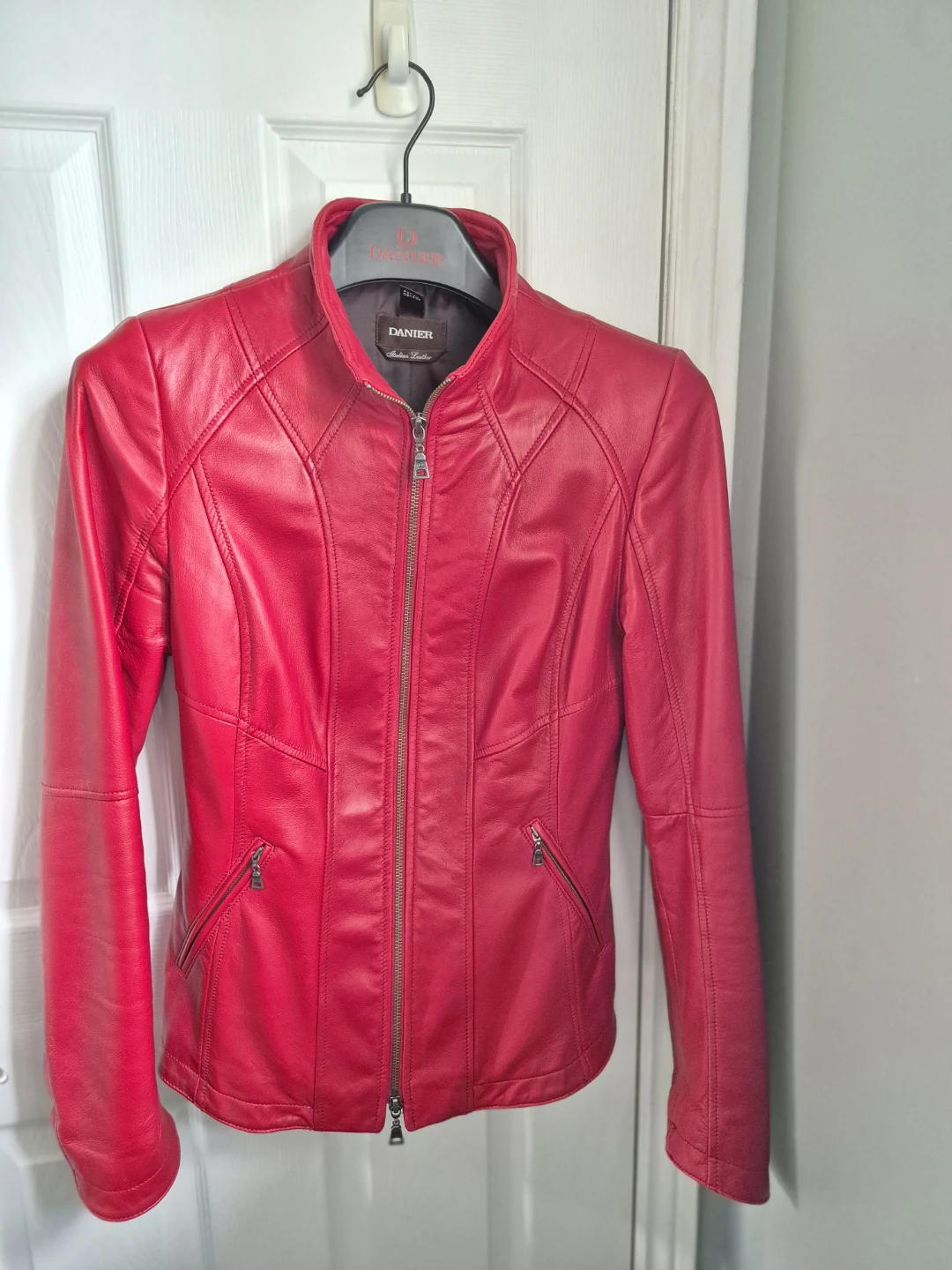 Danier Ladies Red Italian Leather Jacket🏈