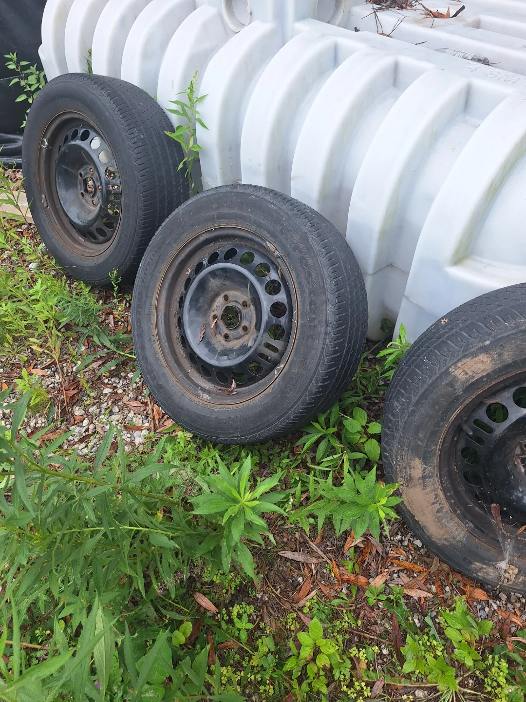 Set of 4 Firestone FR710 Tires on Steel Rims – 215/60R16