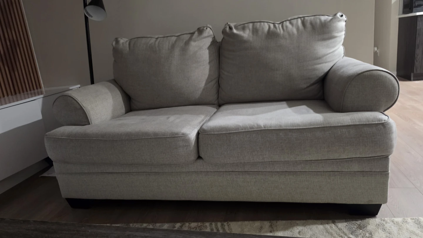 Ashley Furniture 2-Seater Loveseat – Perfect Condition!