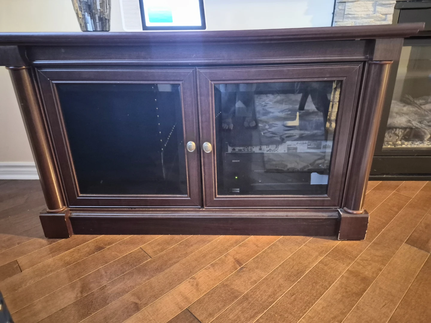 Dark Wood TV Stand 47" - 2 Glass Doors console Enterta