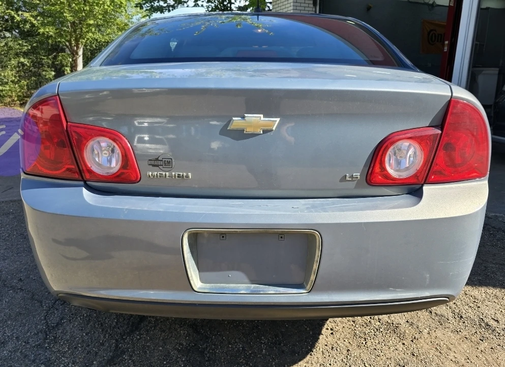 Chevrolet Malibu LS Sedan - photo 2