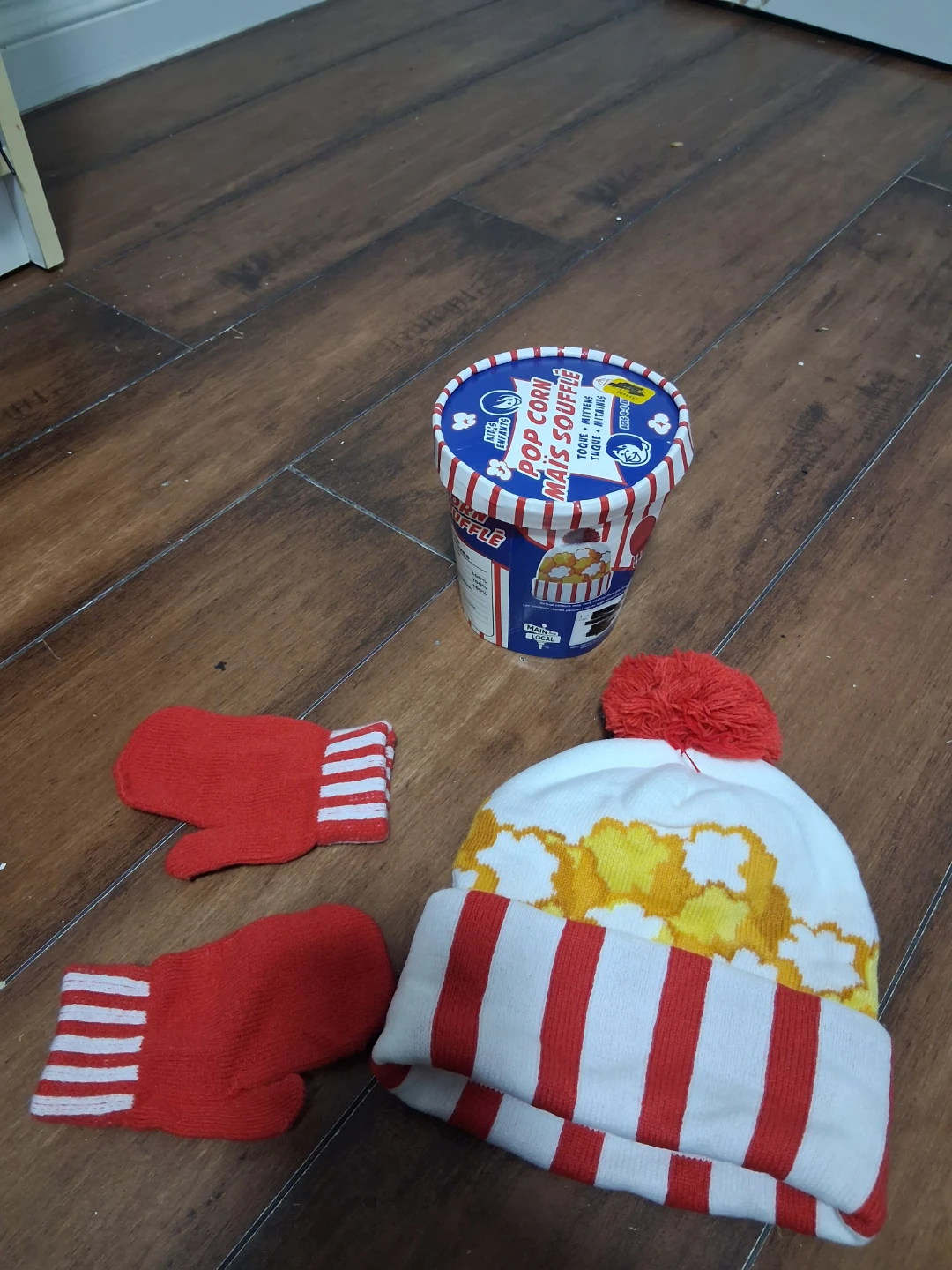 Kids Popcorn Toque and Mittens Set