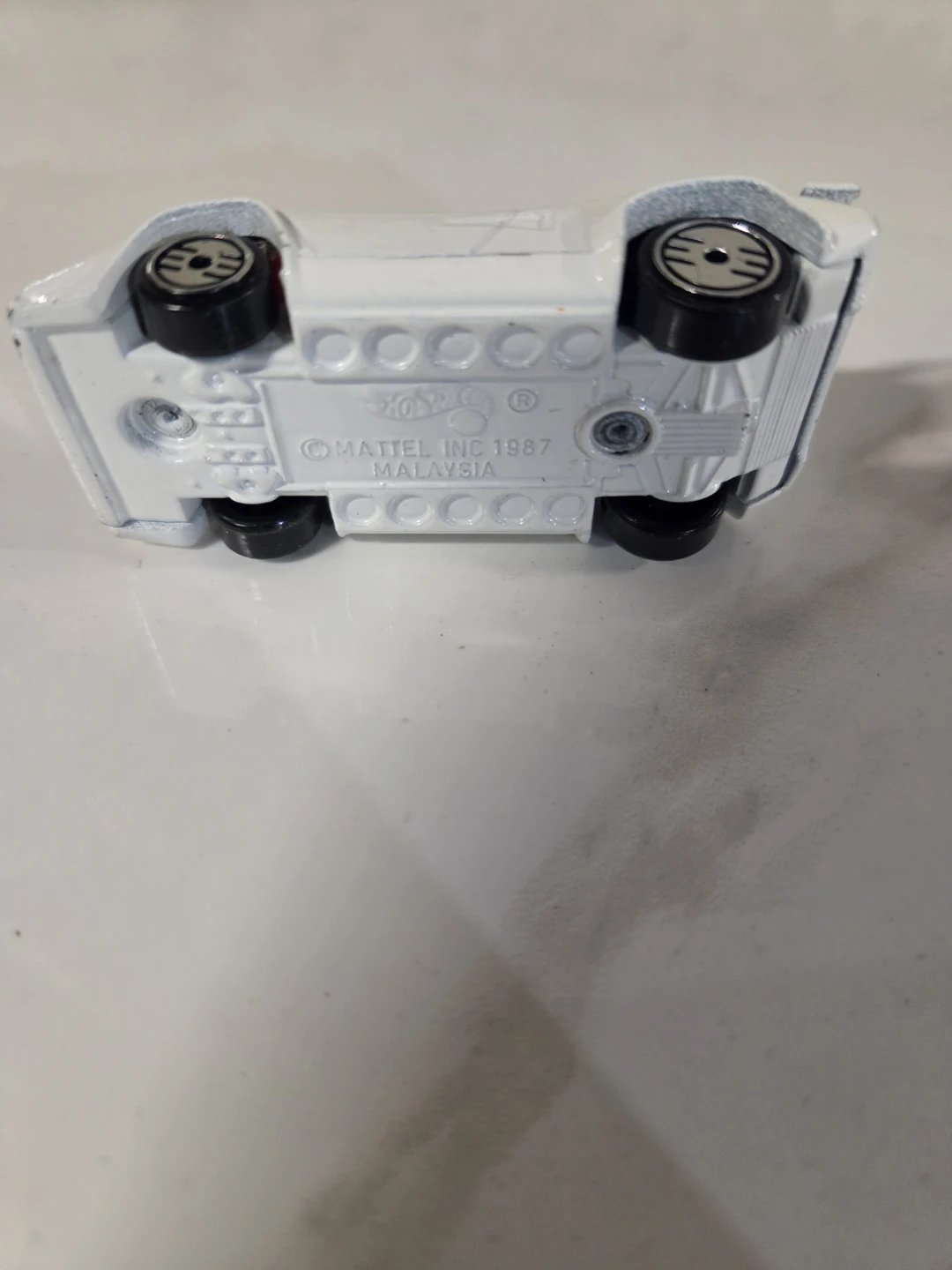 Vintage 1987 Hot Wheels White Lamborghini Countach - photo 3