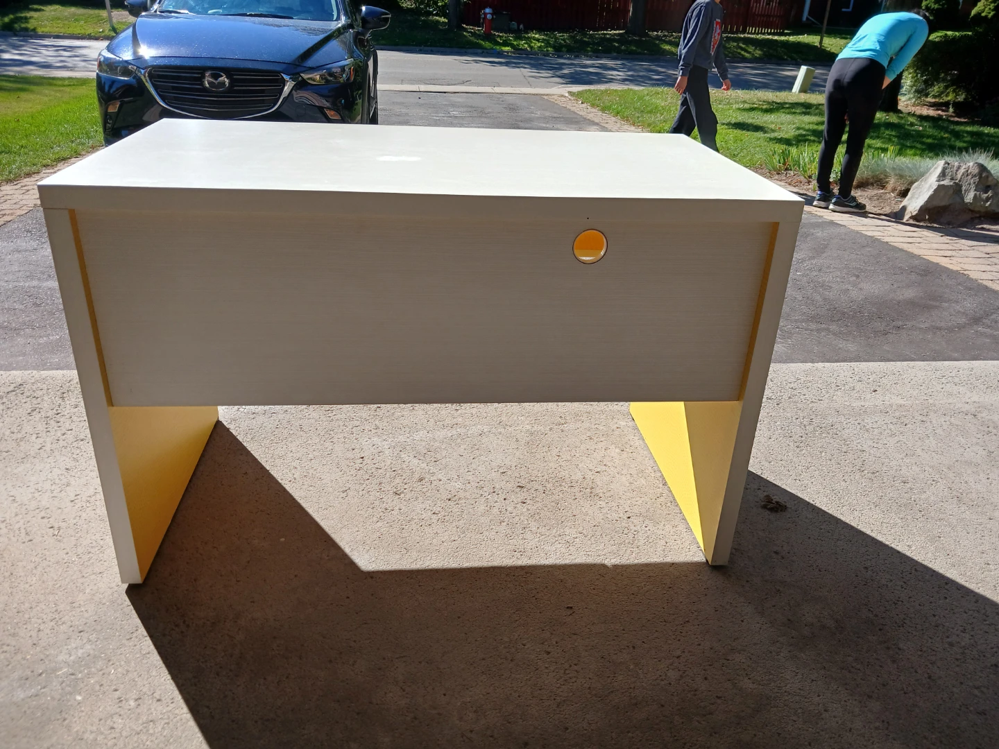 Desk - photo 2