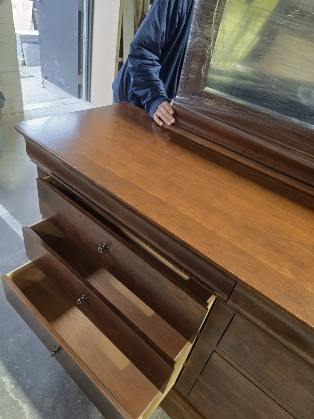 Traditional Wood Dresser with Mirror - photo 5