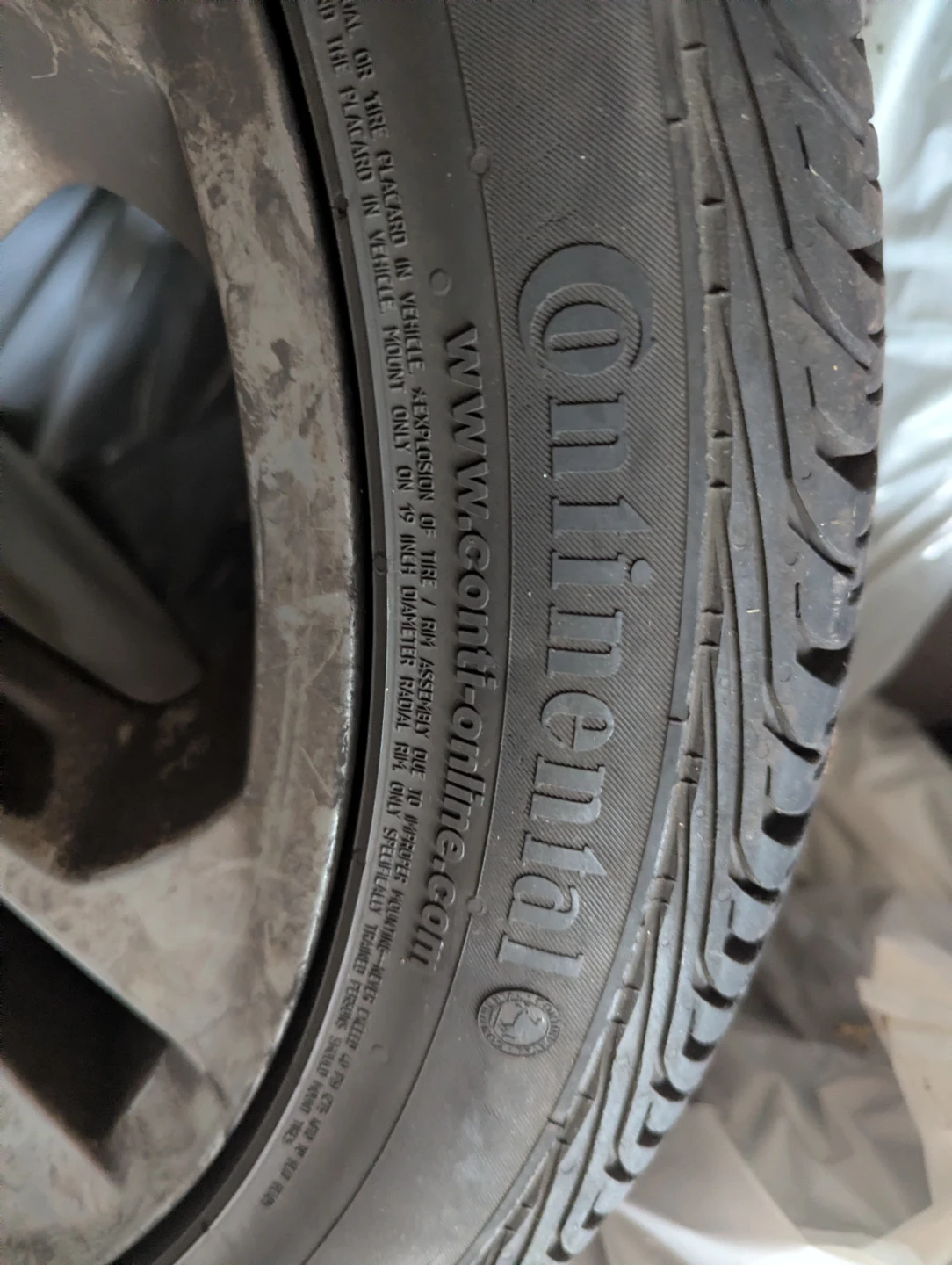 Continental Tire 255/40R19 with Audi Rim - photo 2