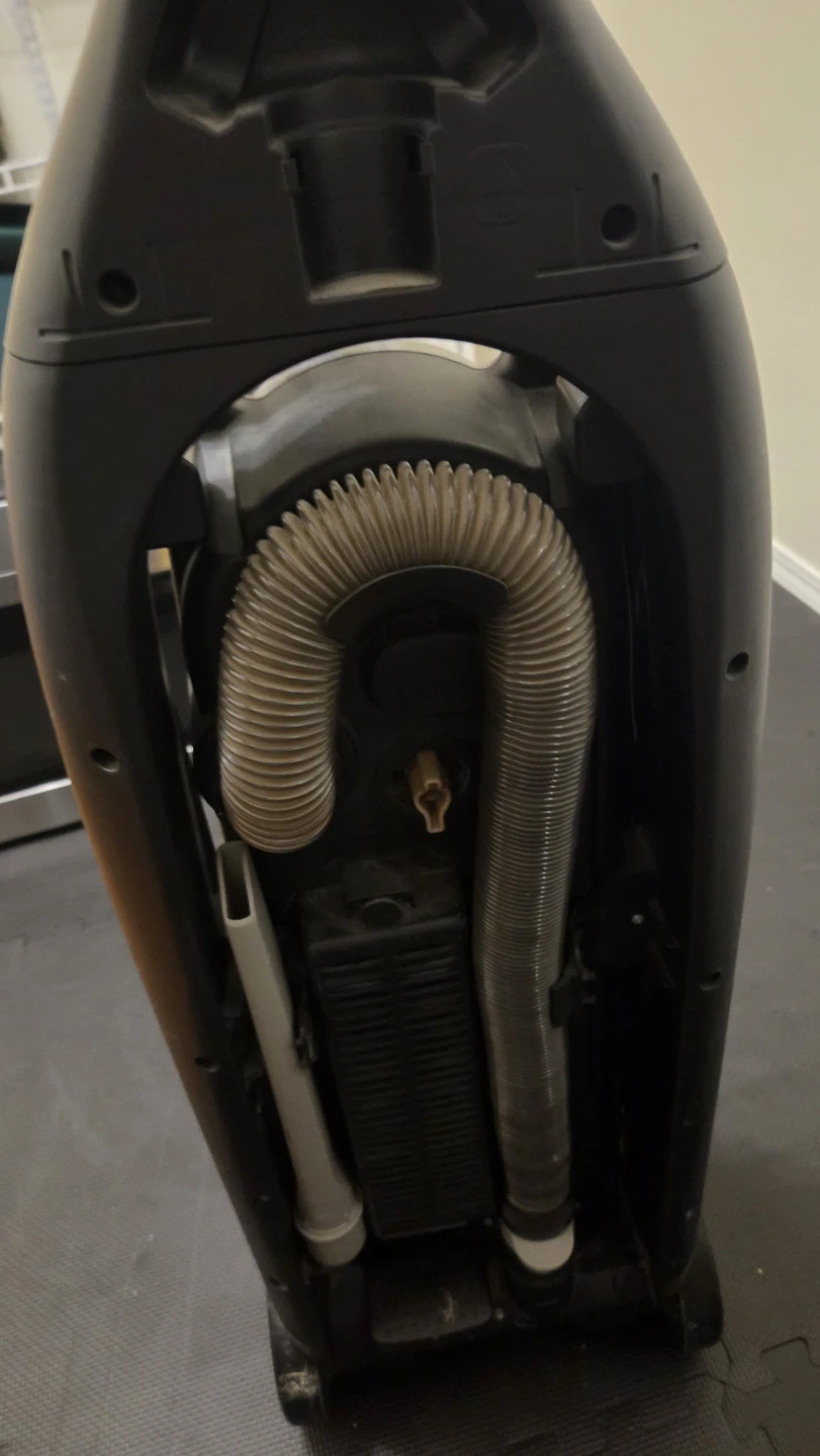 Bissell Lift-Off Deluxe Vacuum - photo 3