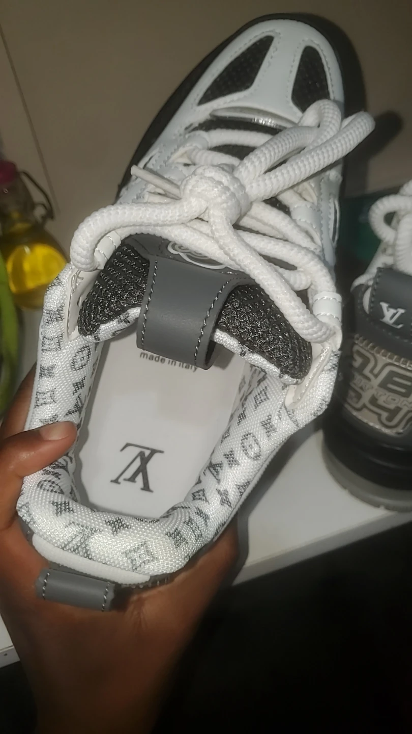 (Reps) Louis Vuitton Skate Sneakers (DOESNT HAVE SHOE BOX) - photo 4