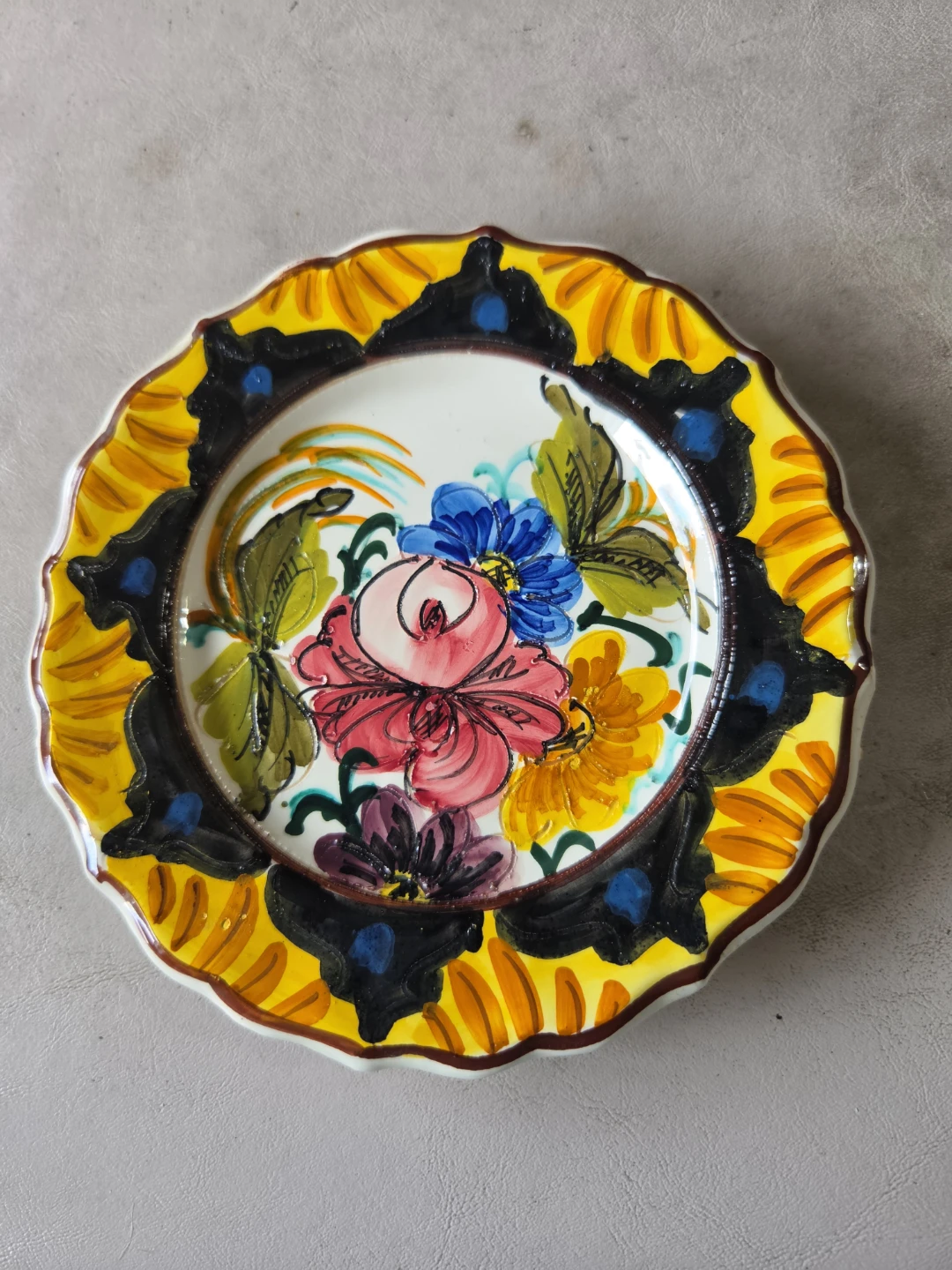 Vintage Hand Painted Abruzzo Italian Majolica Ceramic Plate