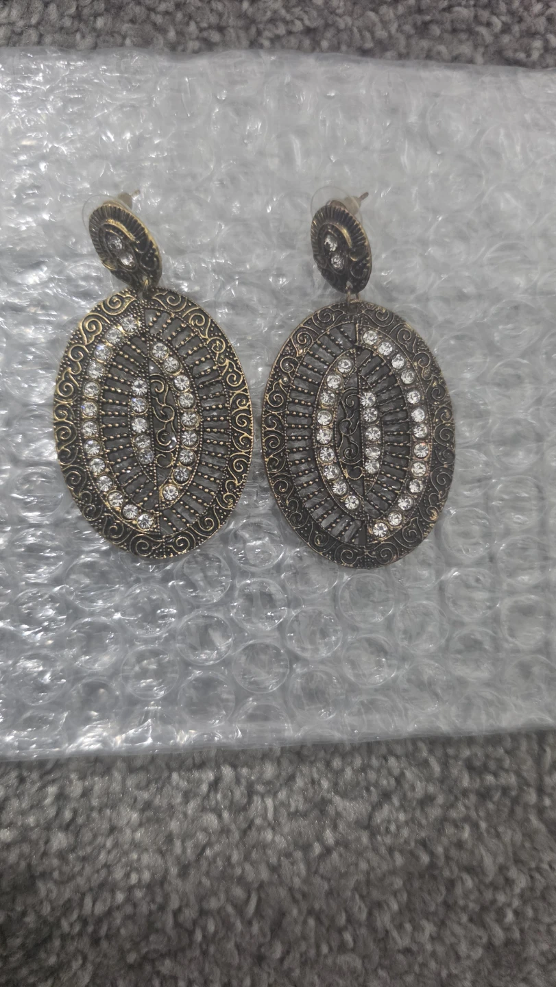 Vintage-Style Oval Rhinestone Earrings
