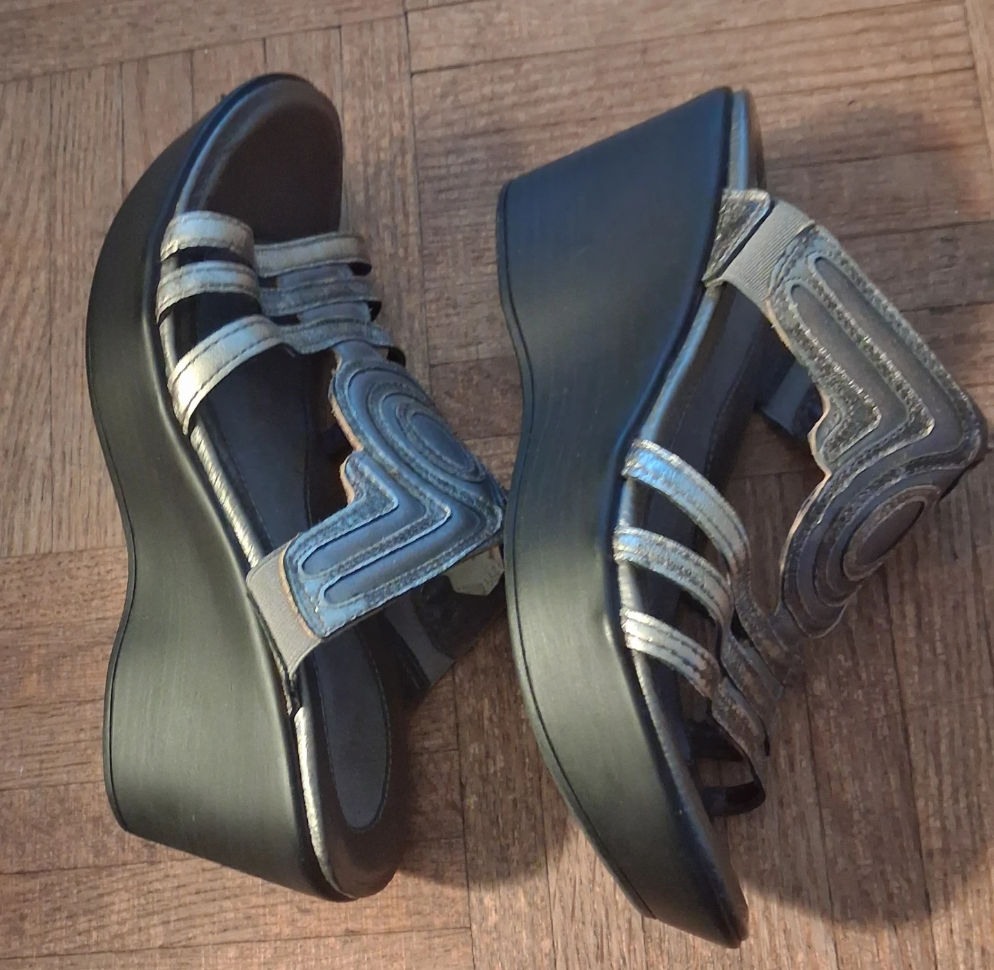 Naot Wedge Sandals Silver Size 35 - photo 3