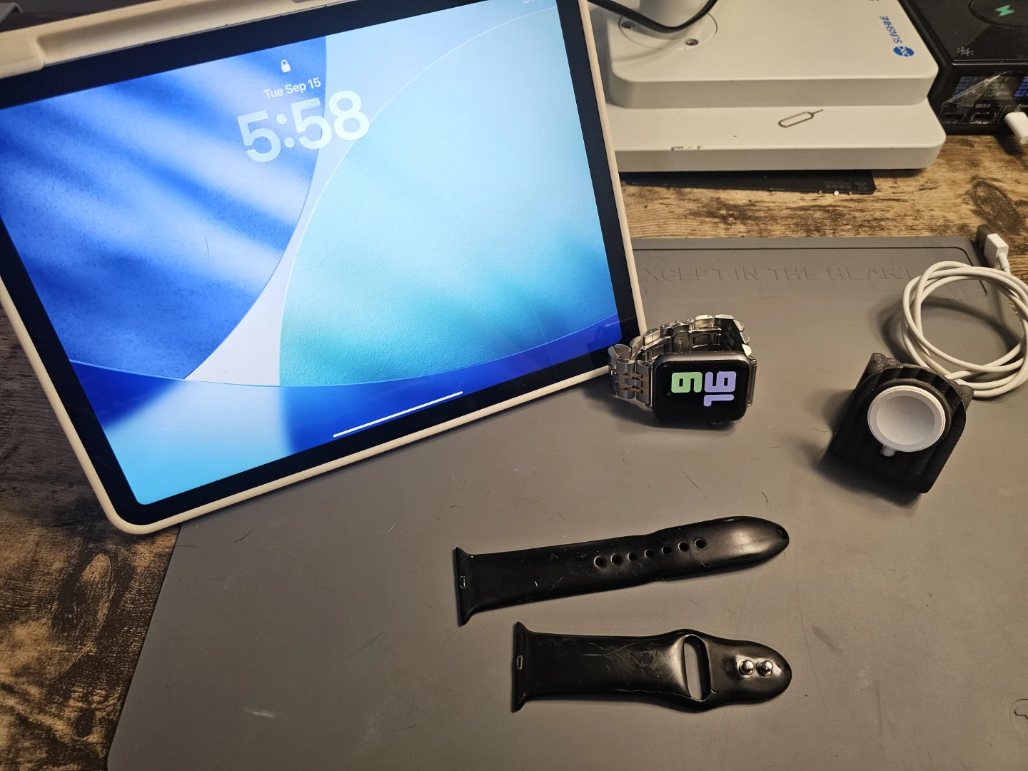 Apple iPad Air 4th Gen and Apple Watch Series 3 Set