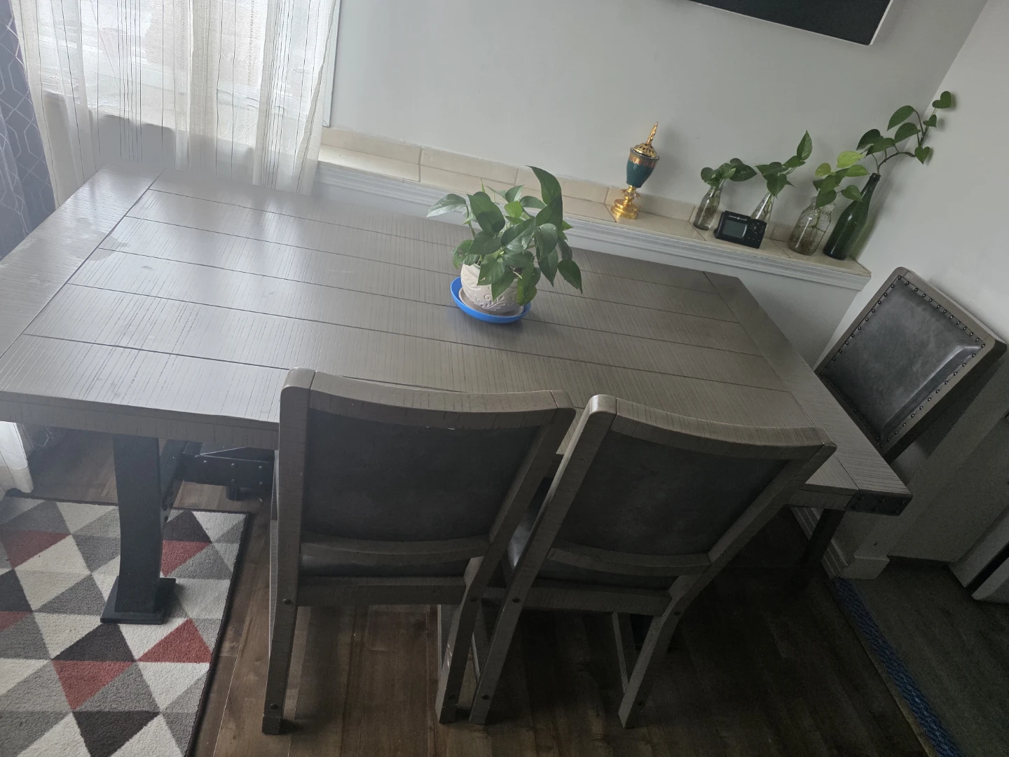 Dinning table with chairs
