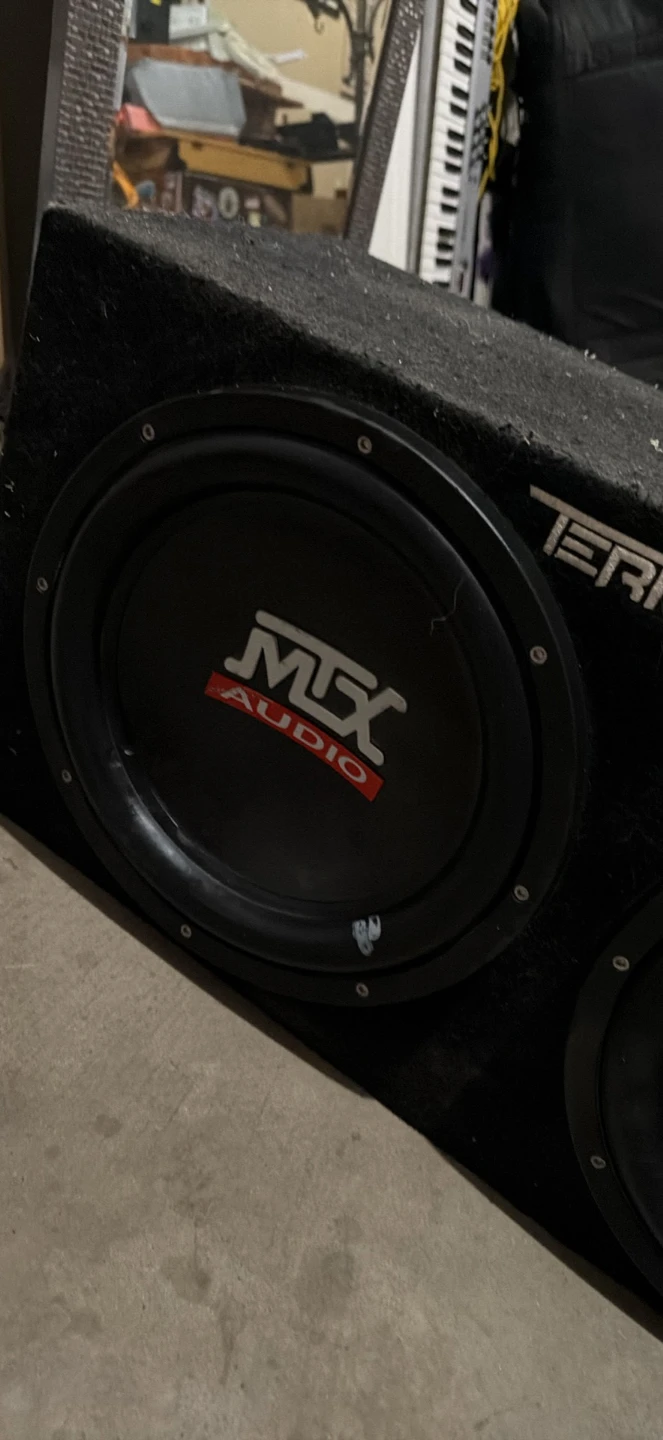 MTX Audio Terminator Dual Subwoofer Enclosure - photo 2