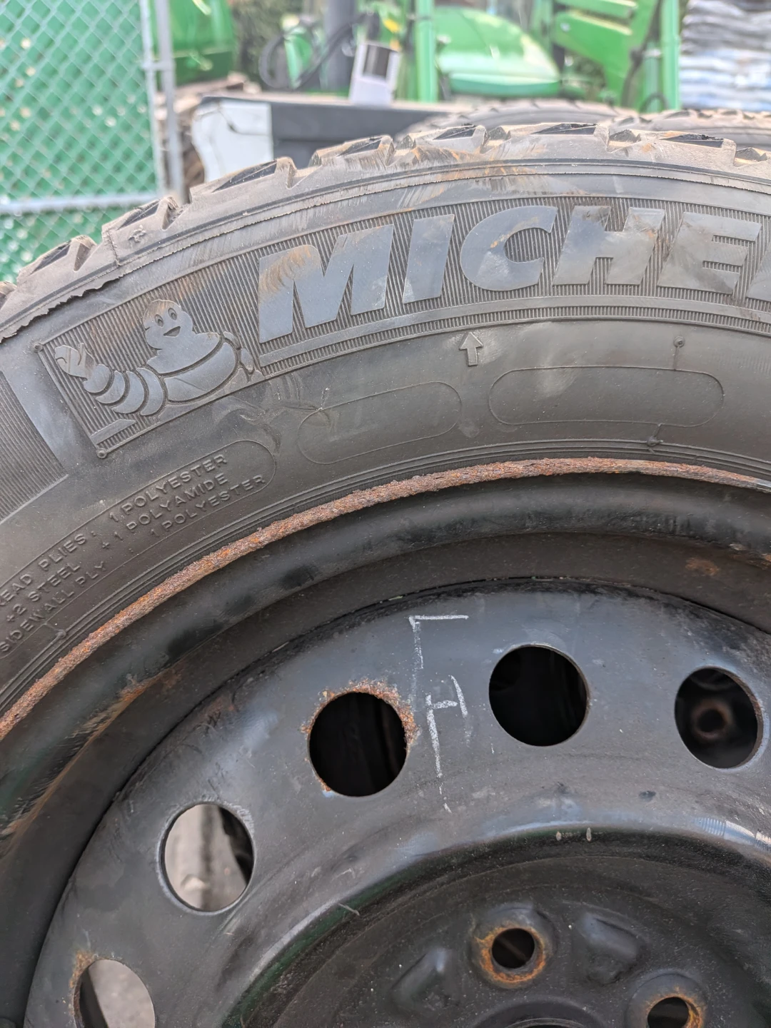 Set of 4 Michelin X-Ice Tires on Rims 185/65R15 - photo 2