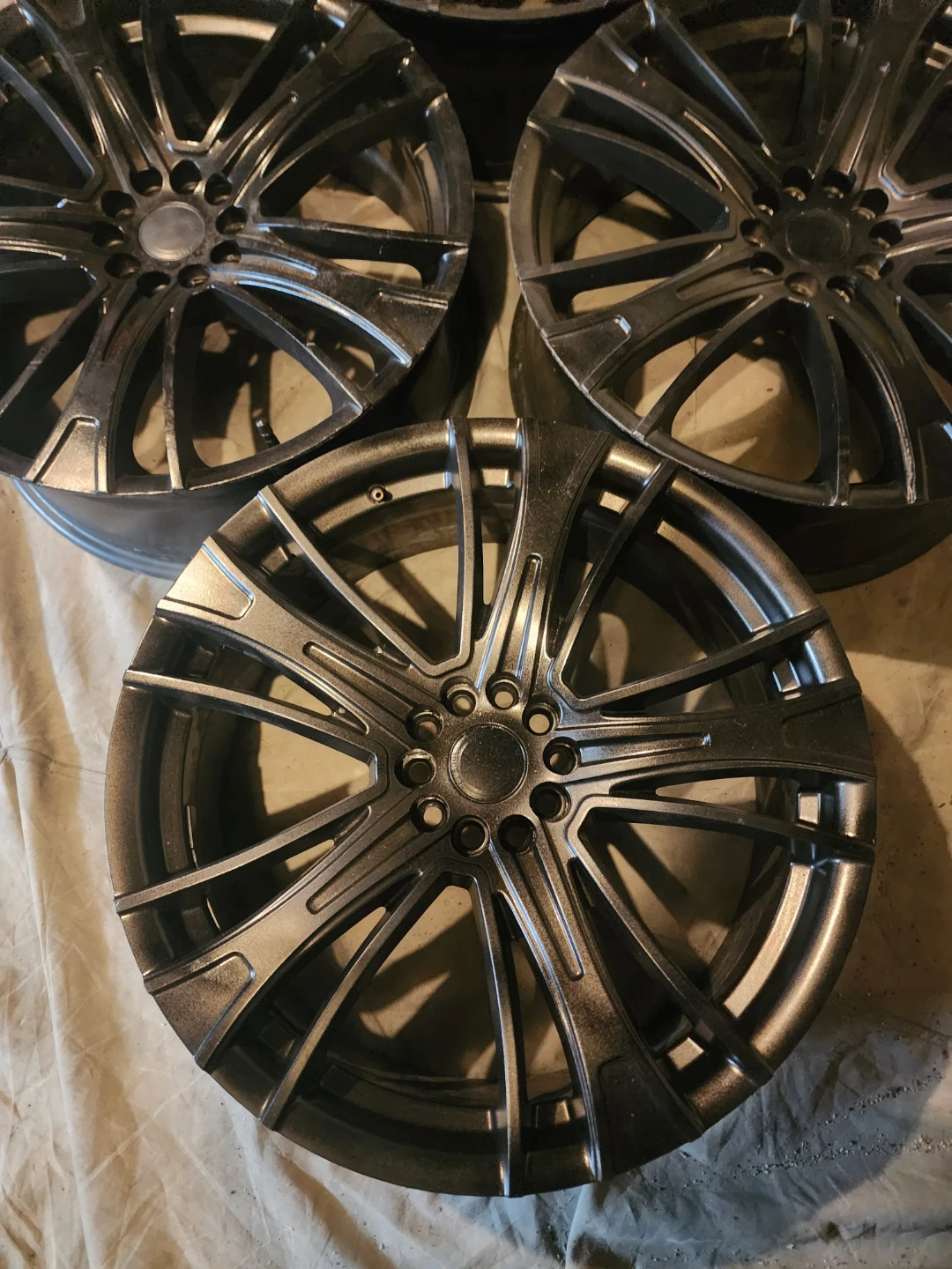 Set of 4 Multi-Spoke Aftermarket 20in. Wheels. - photo 4