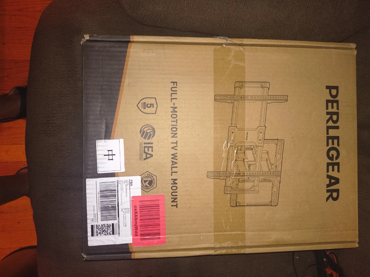 Perlegear Full-Motion TV Wall Mount