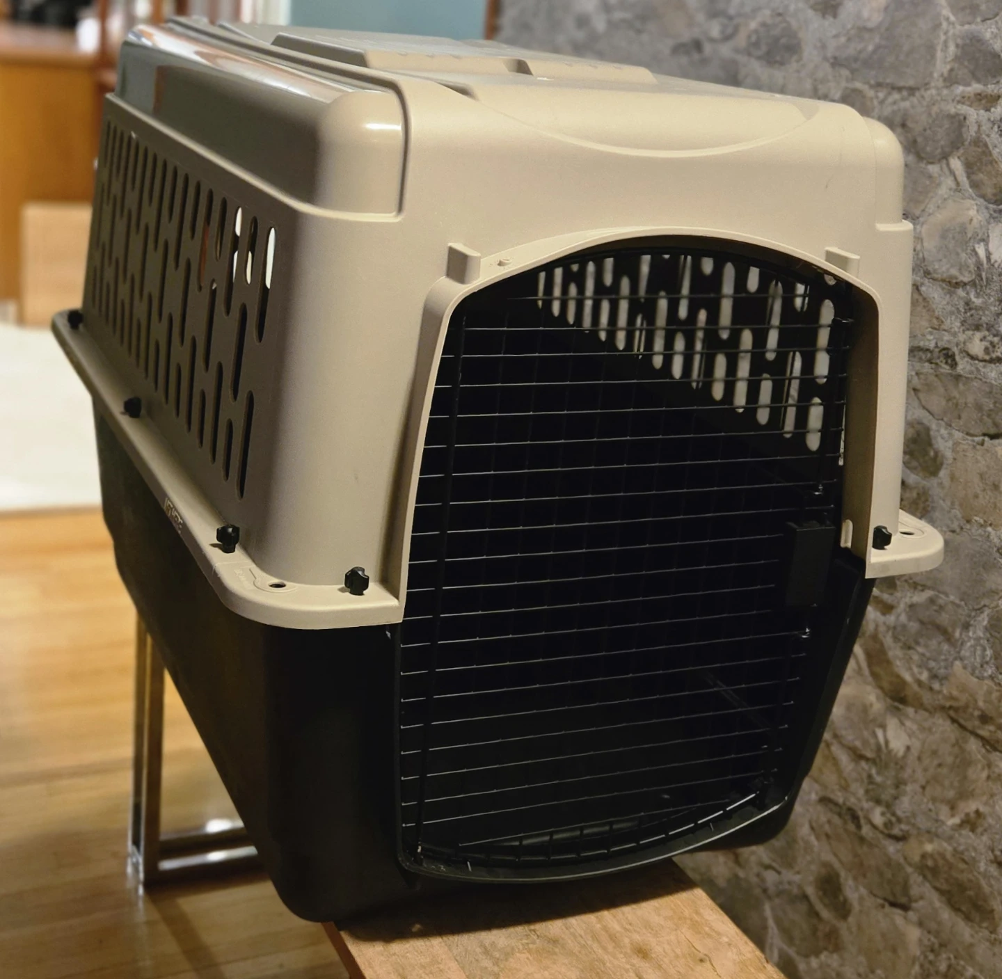 Dog Kennel (Top Paw 32') *Excellent Condition* - photo 2