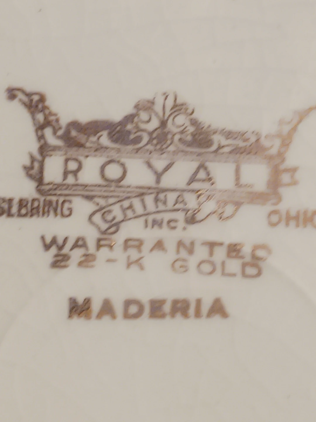 Two 22K Gold Warranted Royal China Maderia Plates - photo 4