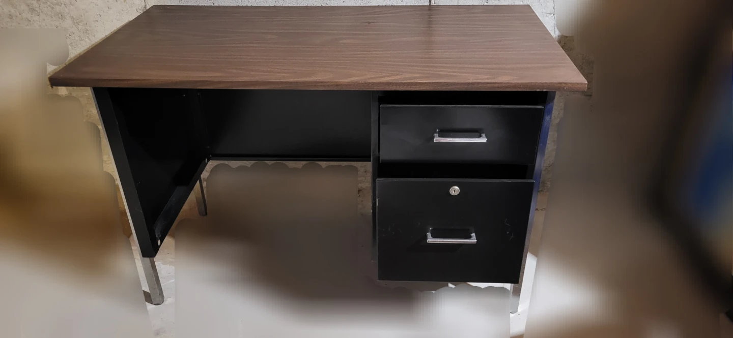 Desk - Ready for pickup