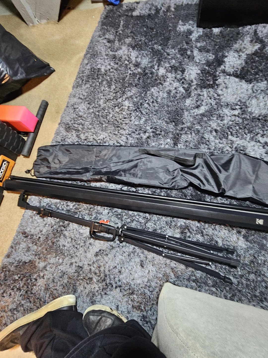 Kodak Portable Projector Screen with Tripod - photo 3