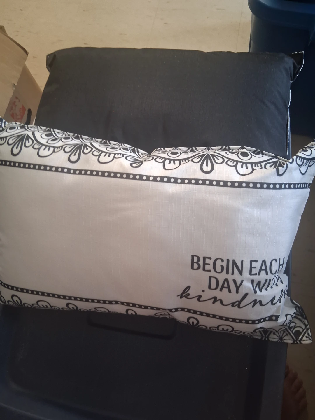 Decorative pillows - photo 4