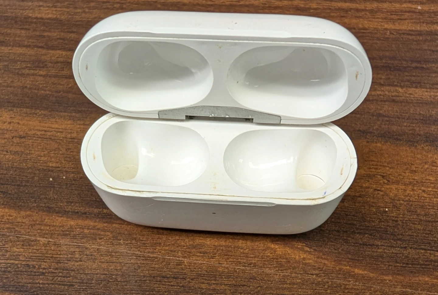 Apple AirPods Pro Gen1 Wireless Charging Case - photo 3