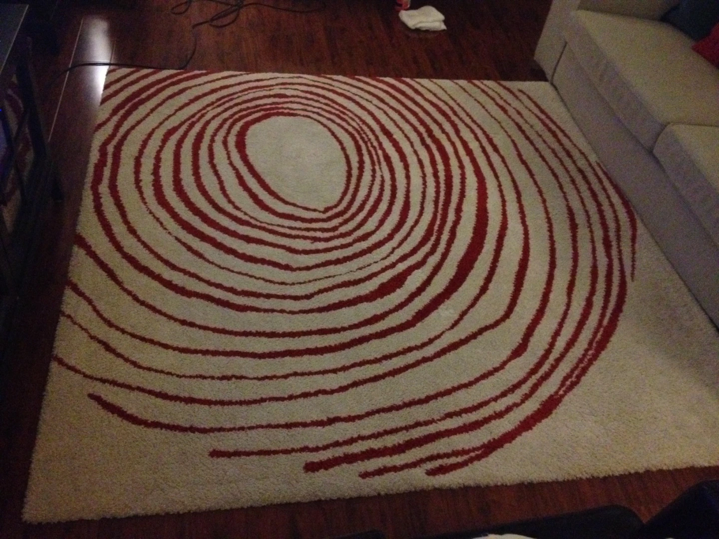 Red and White Swirl Pattern Area Rug🏈