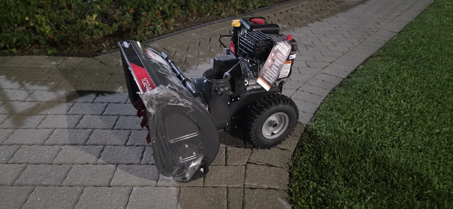 Briggs & Stratton 1024 Snowblower - photo 2