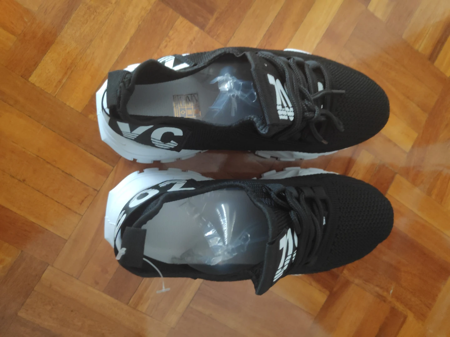 2 Pair of Sneakers (Never Used) - photo 4