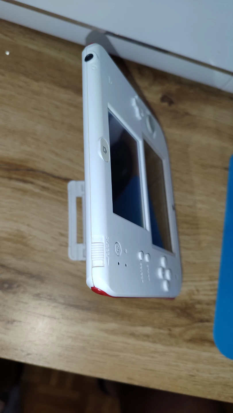 Nintendo 2DS White and Red - photo 2
