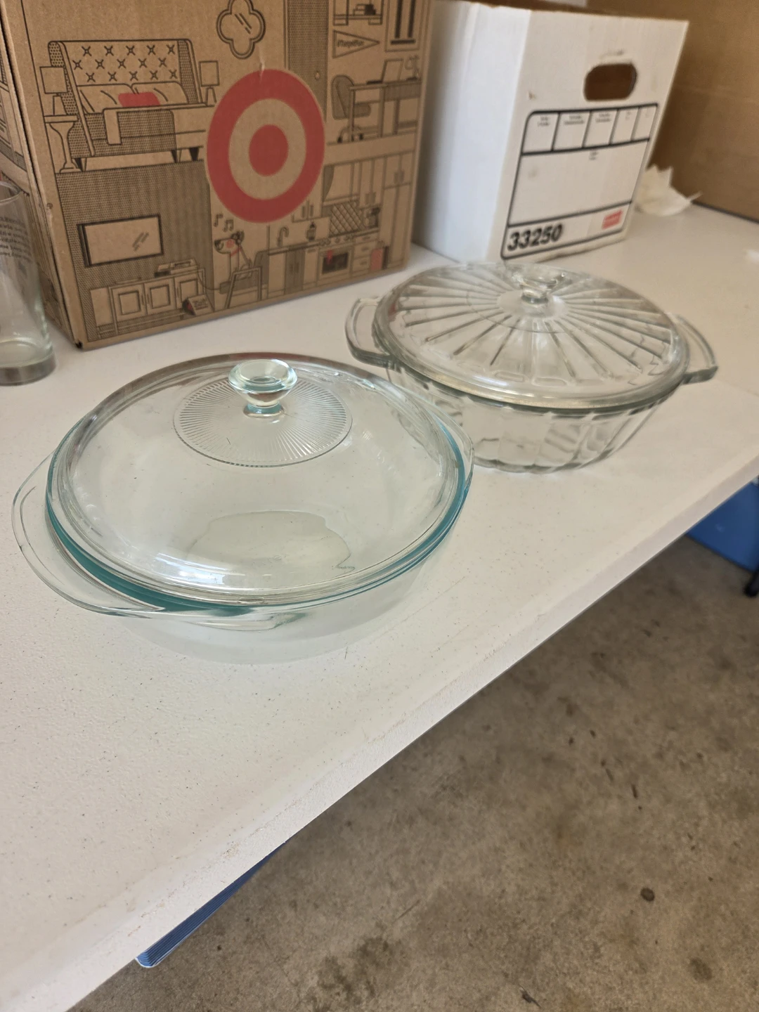 Set of 2 Pyrex Glass Casserole Dishes with Lids