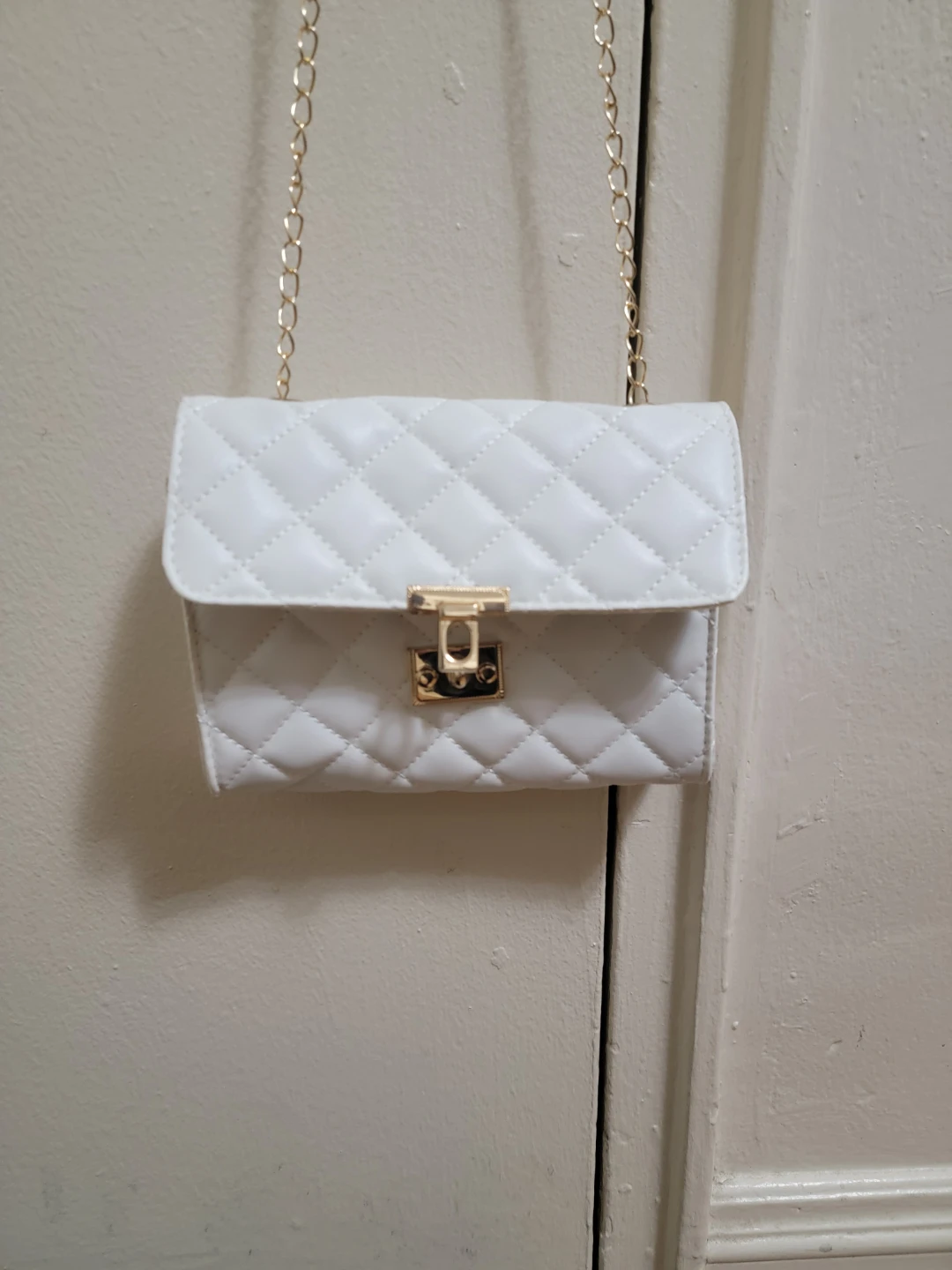 White Quilted Chain Crossbody Bag