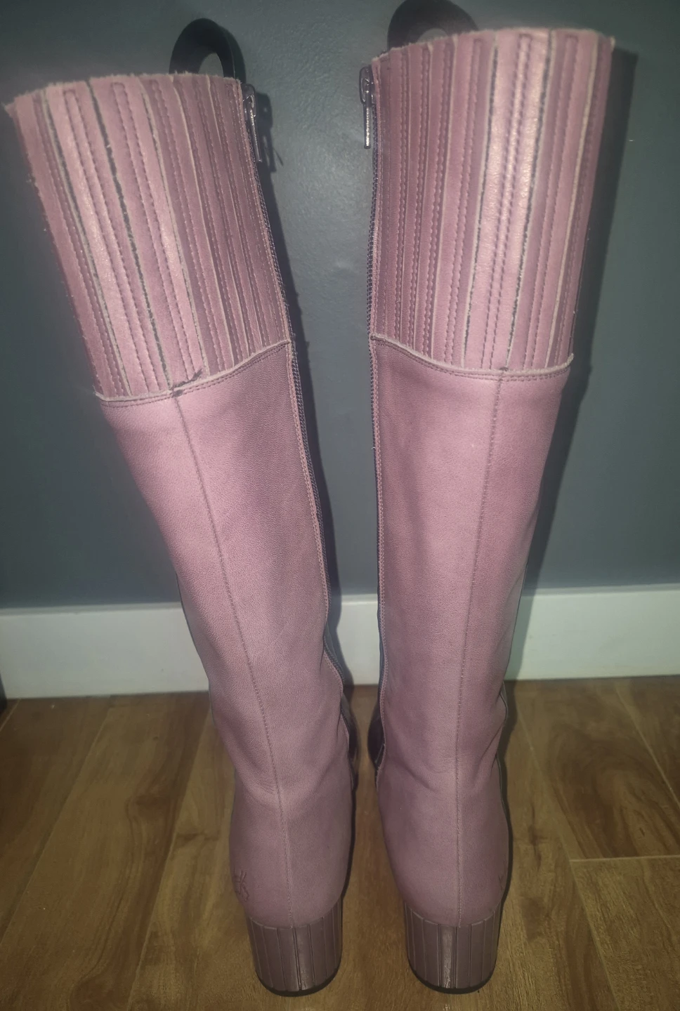 Jihn Fluevog Effortless Sophia Two-Tone Leather Boots 10 - photo 4