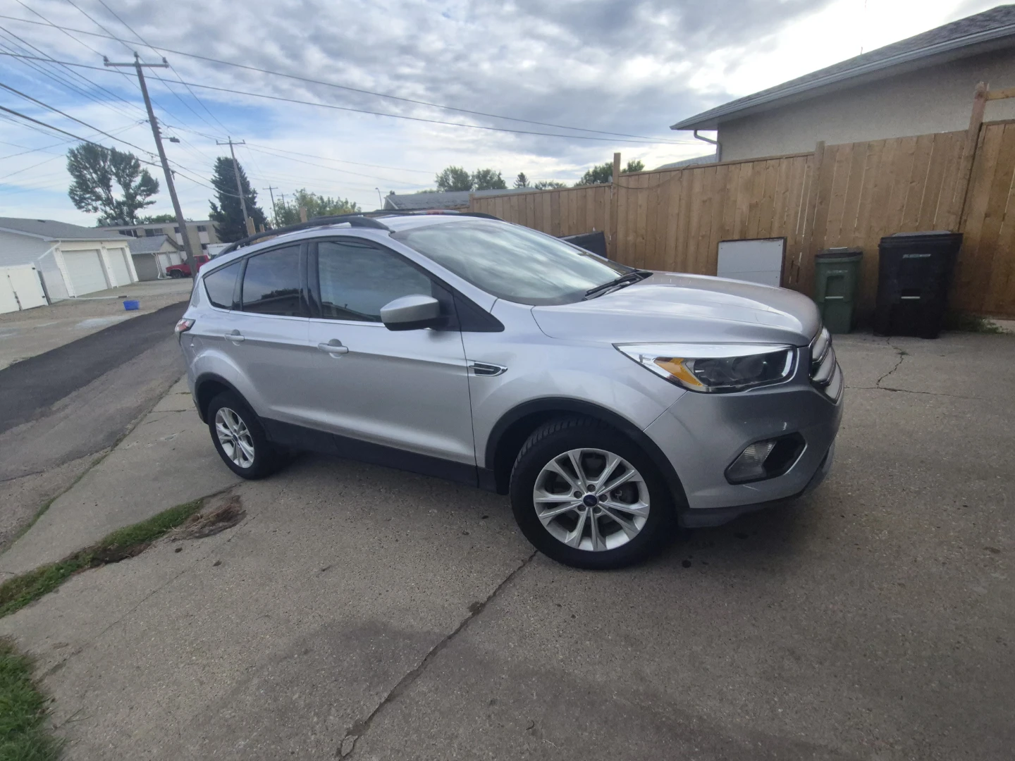2017 Silver Ford Escape SE SUV - photo 3