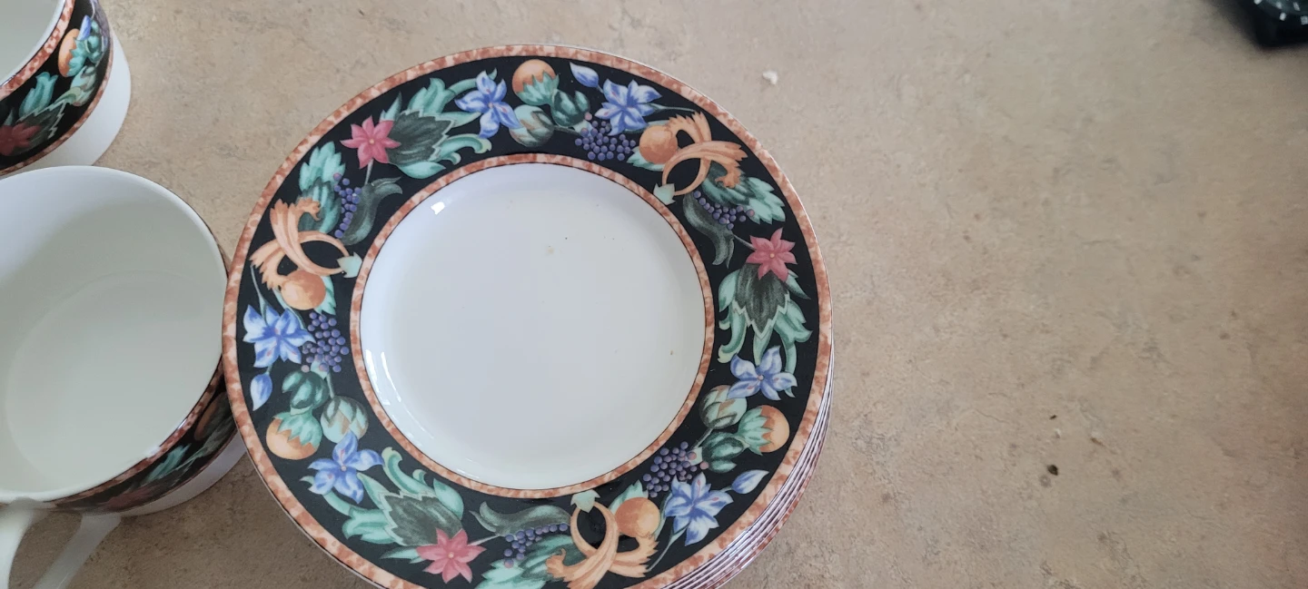 Floral Pattern Dinnerware Set  negotiable - photo 3