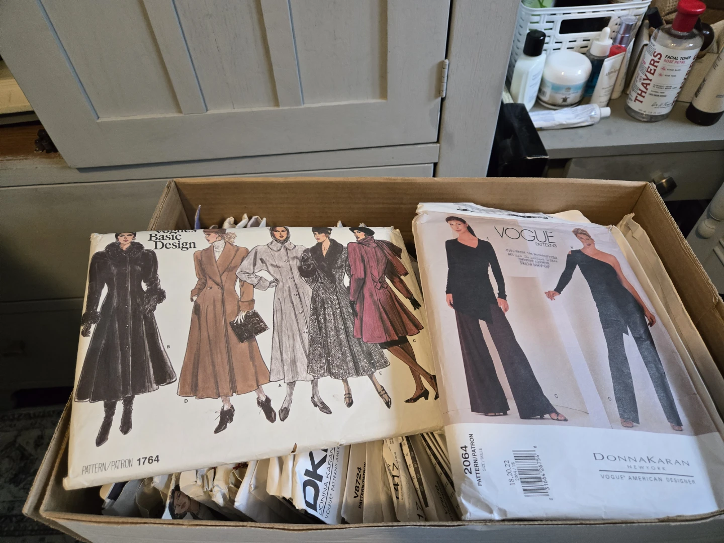 2 Boxes of Vintage Sewing Patterns size 14 - 22 - photo 2