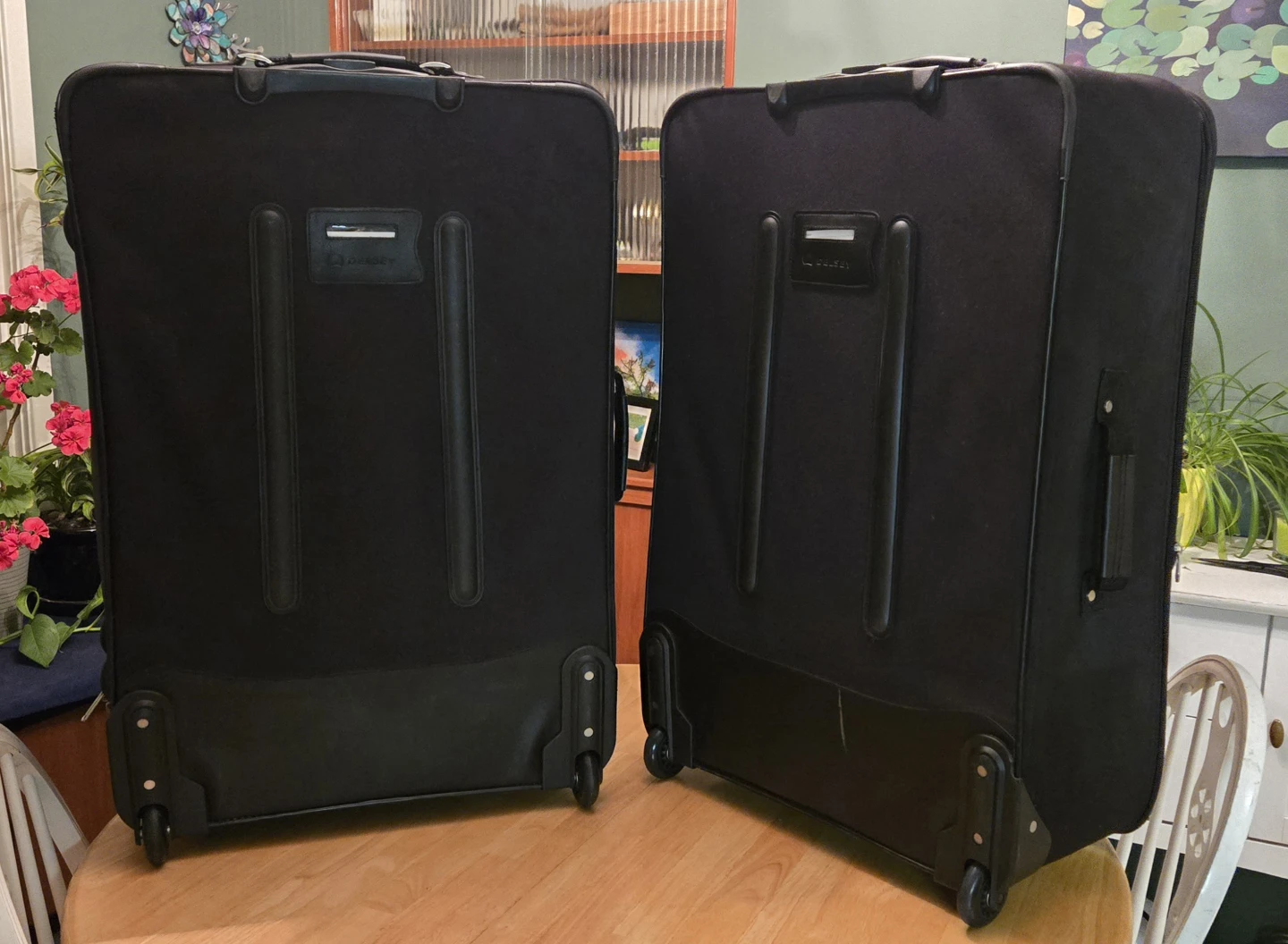 *PENDING* Luggage Set For Sale (3 Pieces) - photo 3