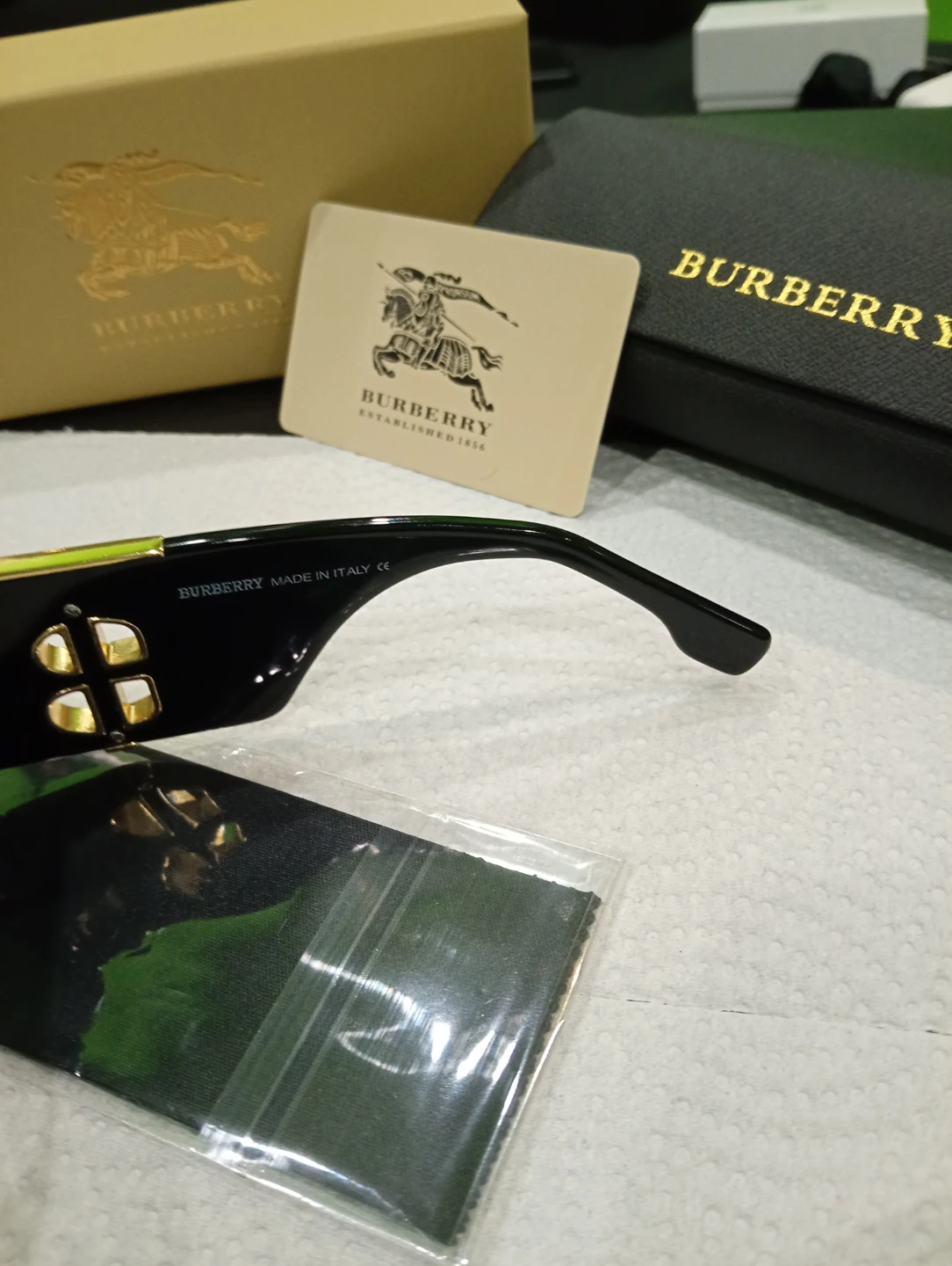 Burberry Black Sunglasses women's - photo 4