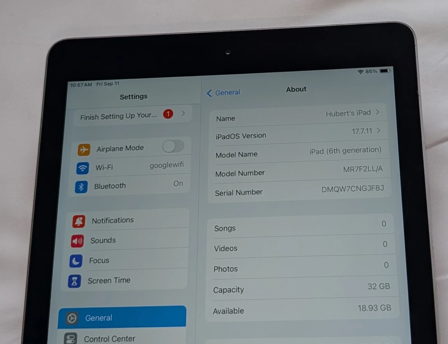 NICE APPLE iPad 6 6TH GEN 32GB WIFI - photo 2