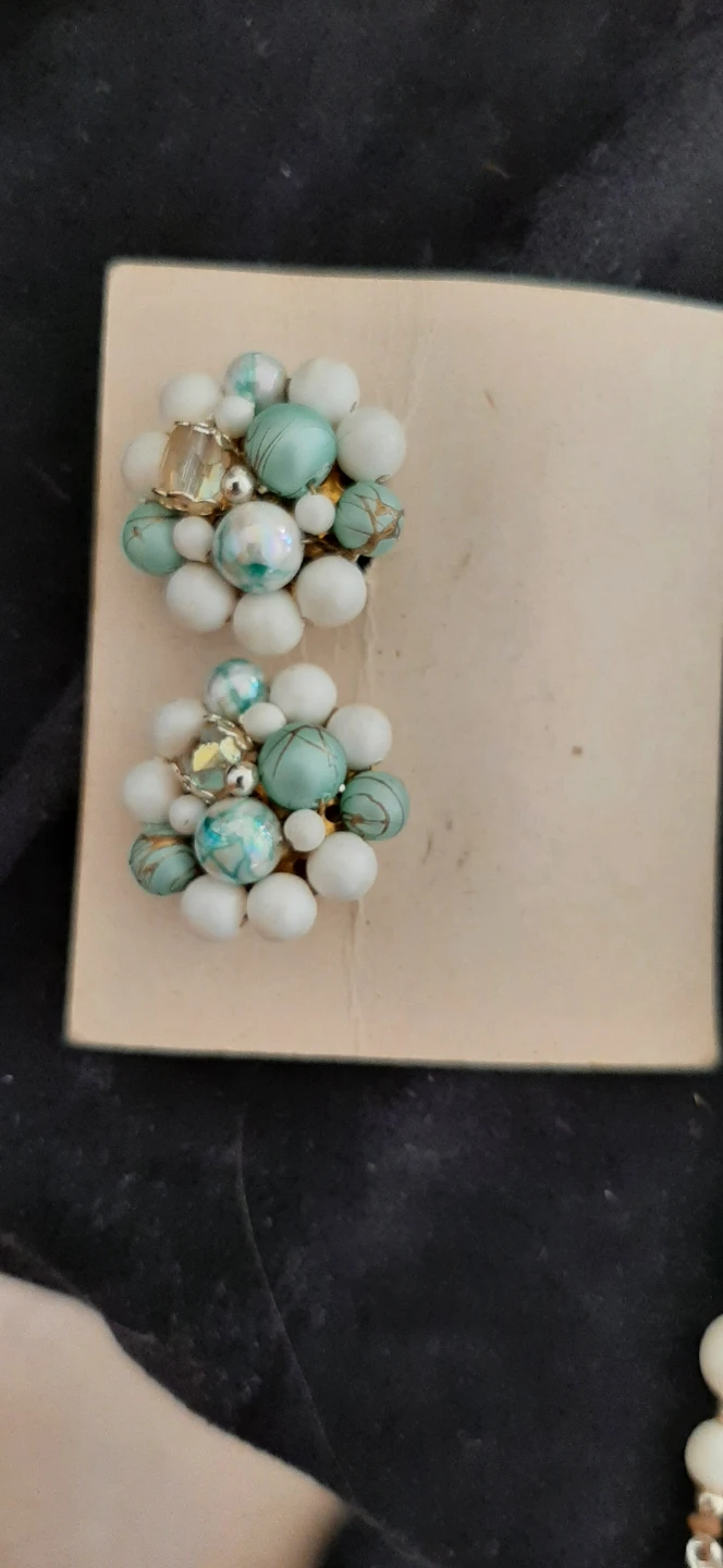 Vintage Necklace with matching clip earring sets. - photo 5