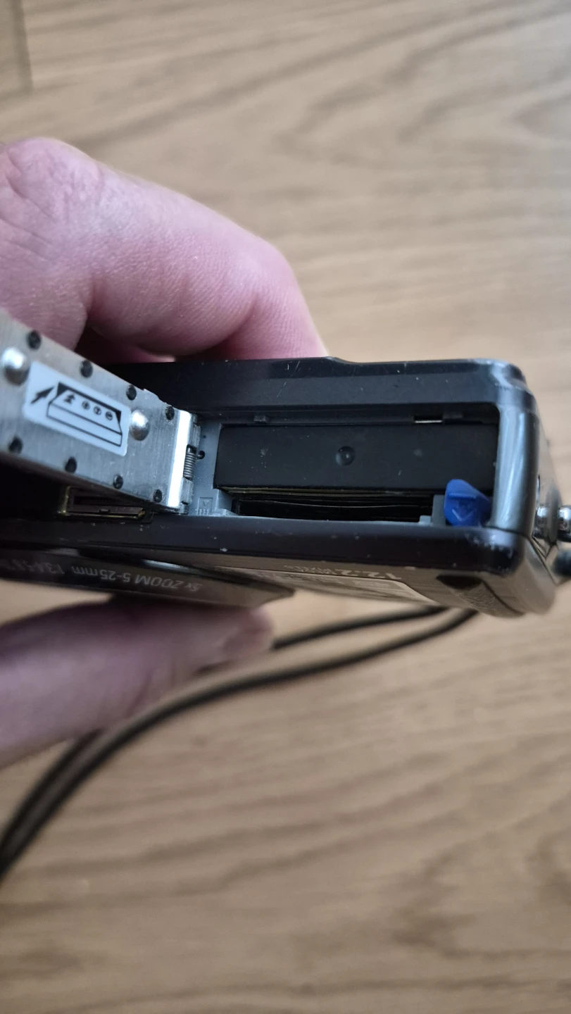 Samsung PL70 Digital Camera - photo 3