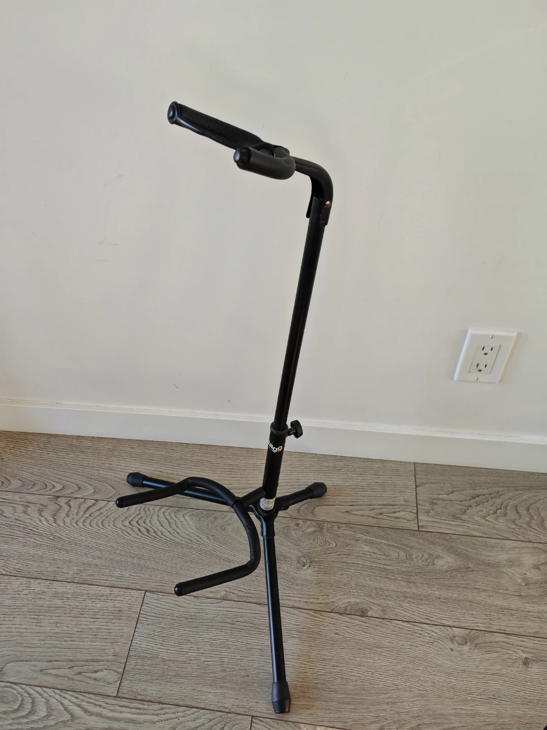 Stagg Adjustable Guitar Stand – Excellent Condition - photo 2