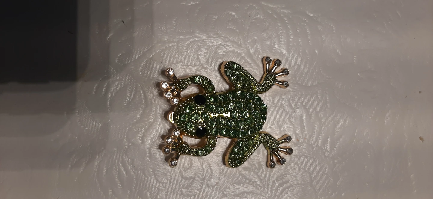 Gold tone Frog Brooch with green stones. - photo 2