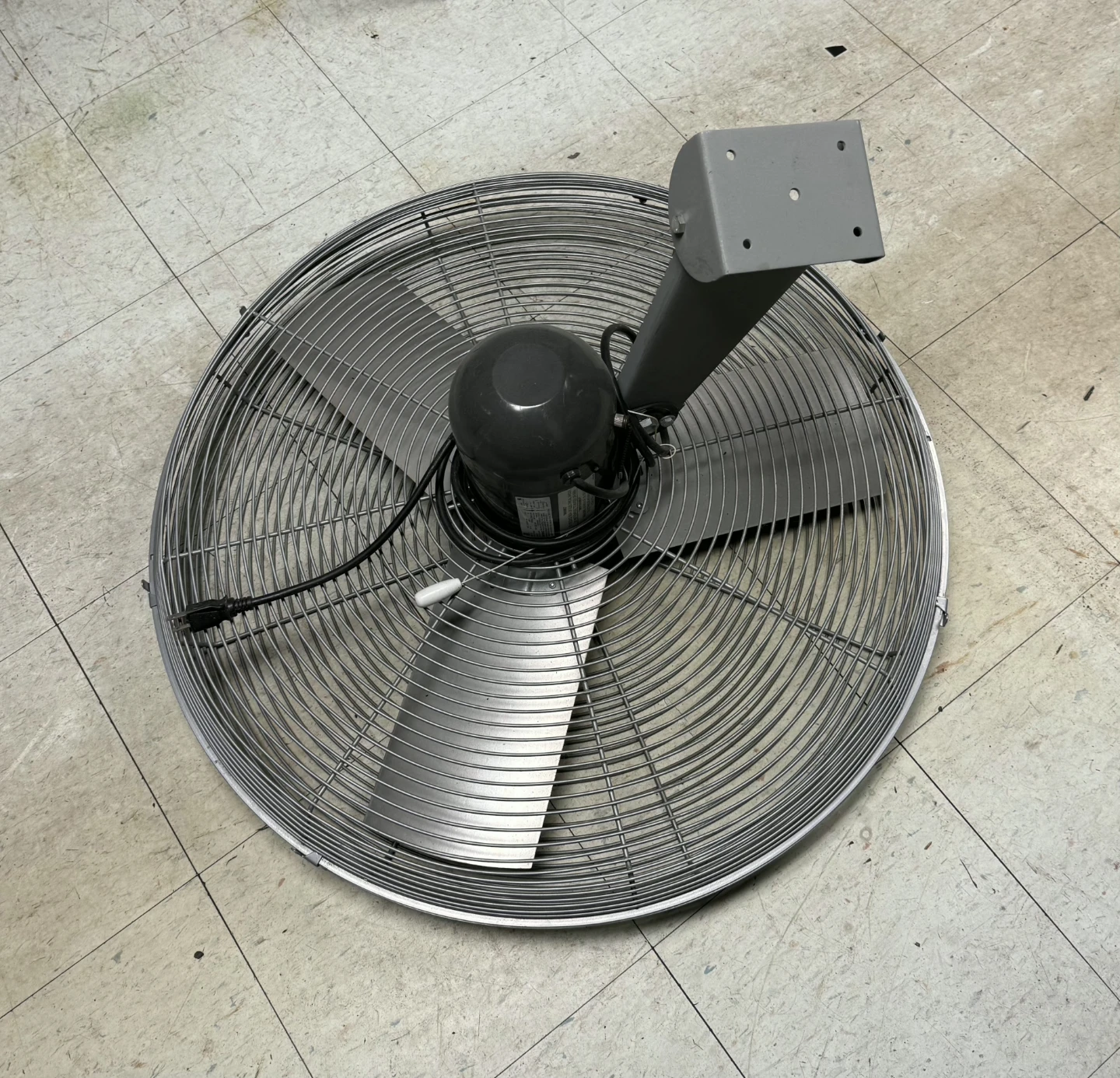 Industrial Wall Mount Fan 30 inch - photo 2