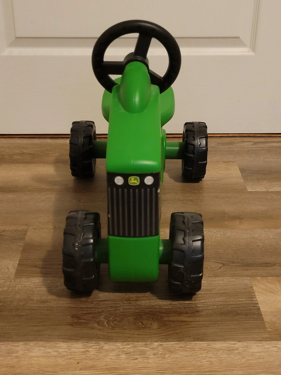 John Deere ride-on toy tractor - photo 2