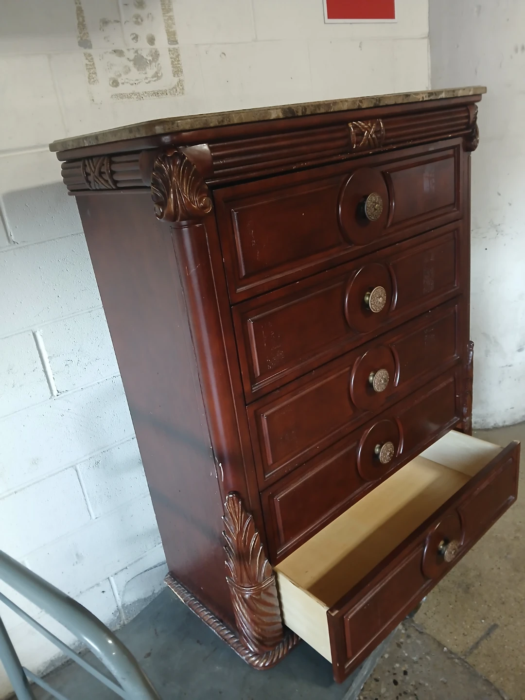 Tall dresser exelent cuality